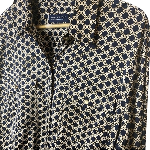 Jones New York Navy & Gold‎ Button-Front Career Top - Picture 3 of 7